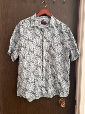 UNTUCKit Men's Blue & Light Blue Palm Leaf Short Sleeve Button-Down Shirt